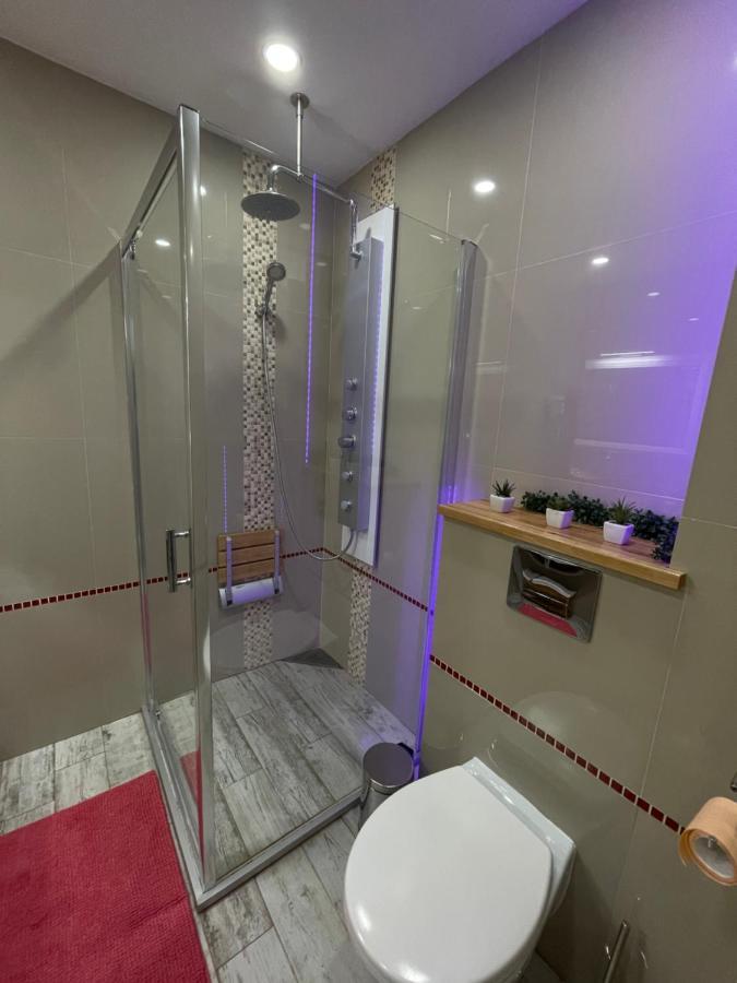 Voyage Cubic Adults Only